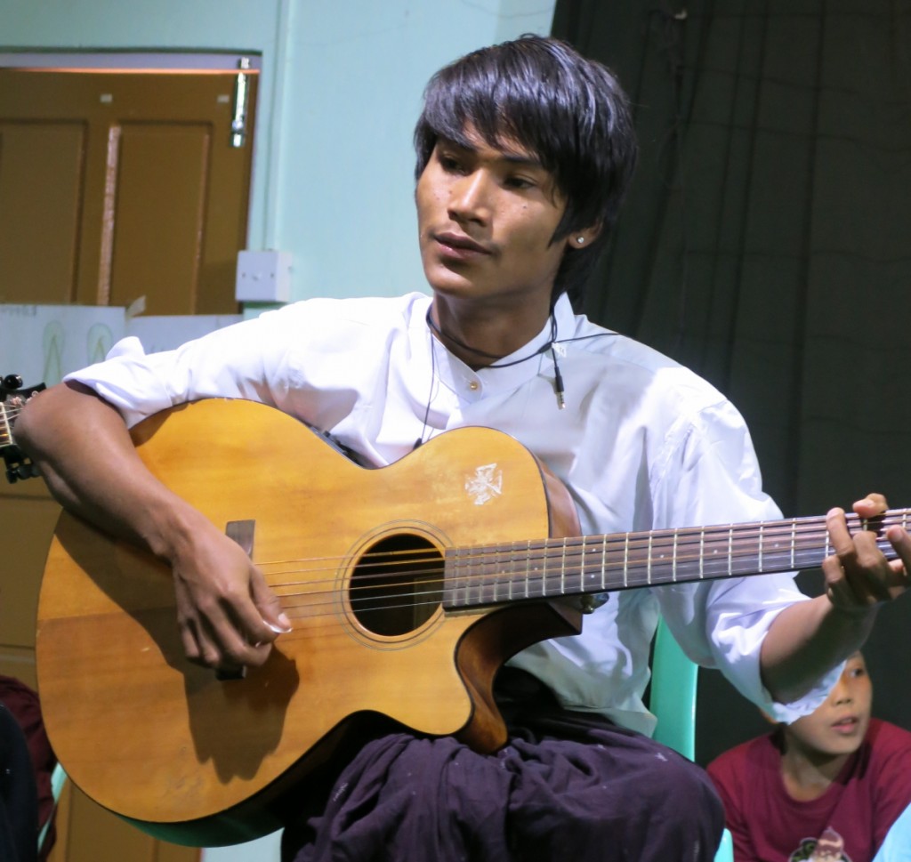 Tun Tun Win, Musiklehrer der Community Music    Foto:Eberhrd Jahn