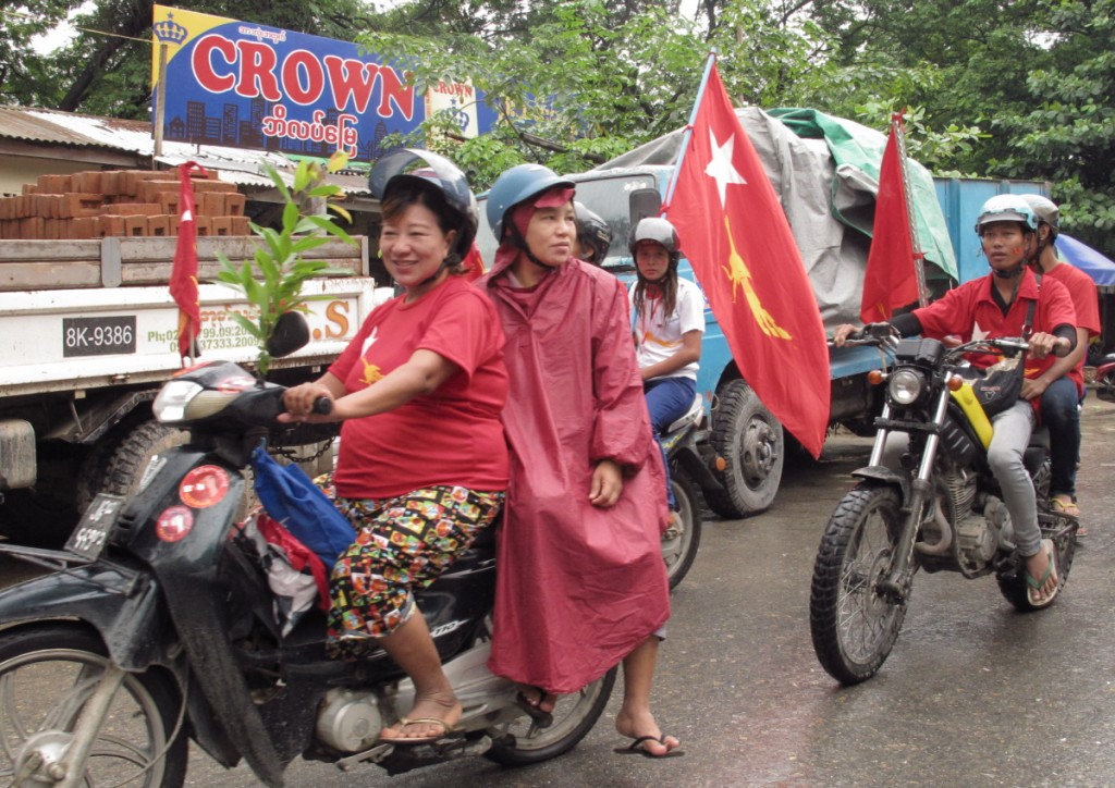 Fans von Aung San Suu Kyis NLD ( National Ligue for Democracy)  Foto:Karl Bruch