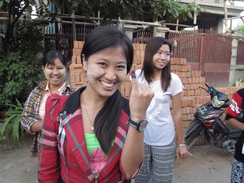 Nan Myint Minuten nach der Wahl  Foto:Karl Bruch